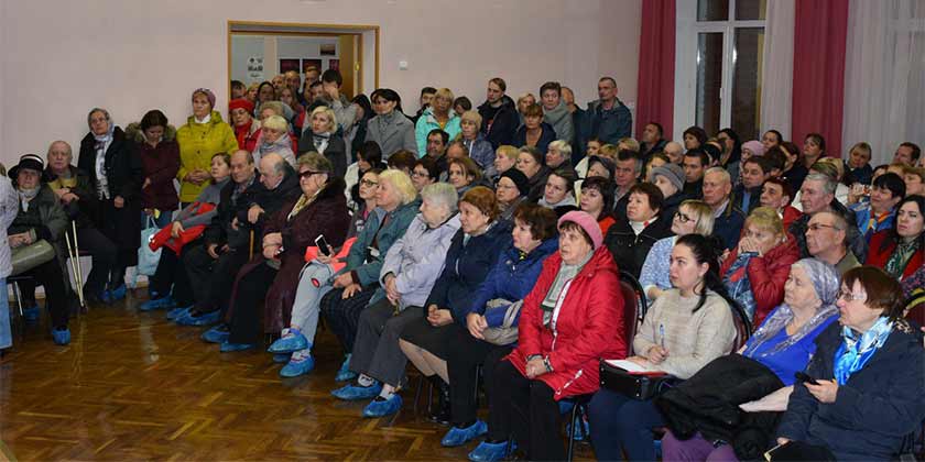 В Жуковском представители администрации встретились с жителями аварийных домов