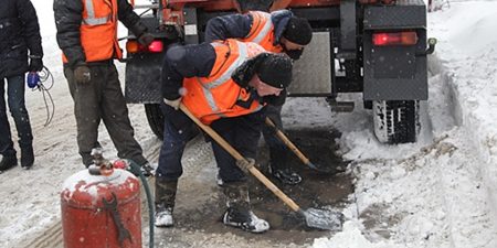 Асфальтобетонную смесь в Жуковском уложили в снег по технологии