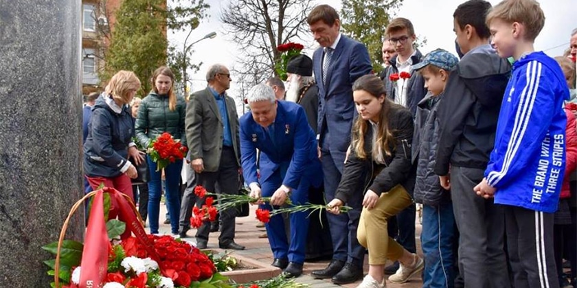 Жуковский памятник пионеркам