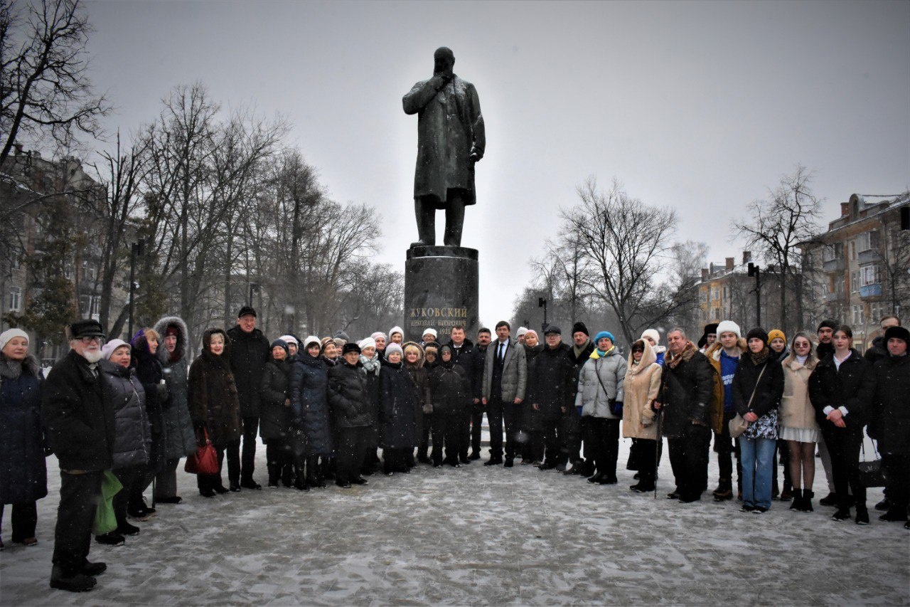 В Жуковском состоялся митинг и возложение цветов к памятнику Н.Е. Жуковского  | Жуковский - Городская служба новостей