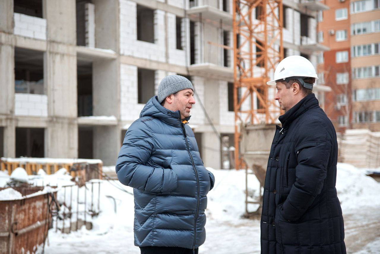 Роман Терюшков проверил ход строительства многоэтажки для переселения из аварийного жилья