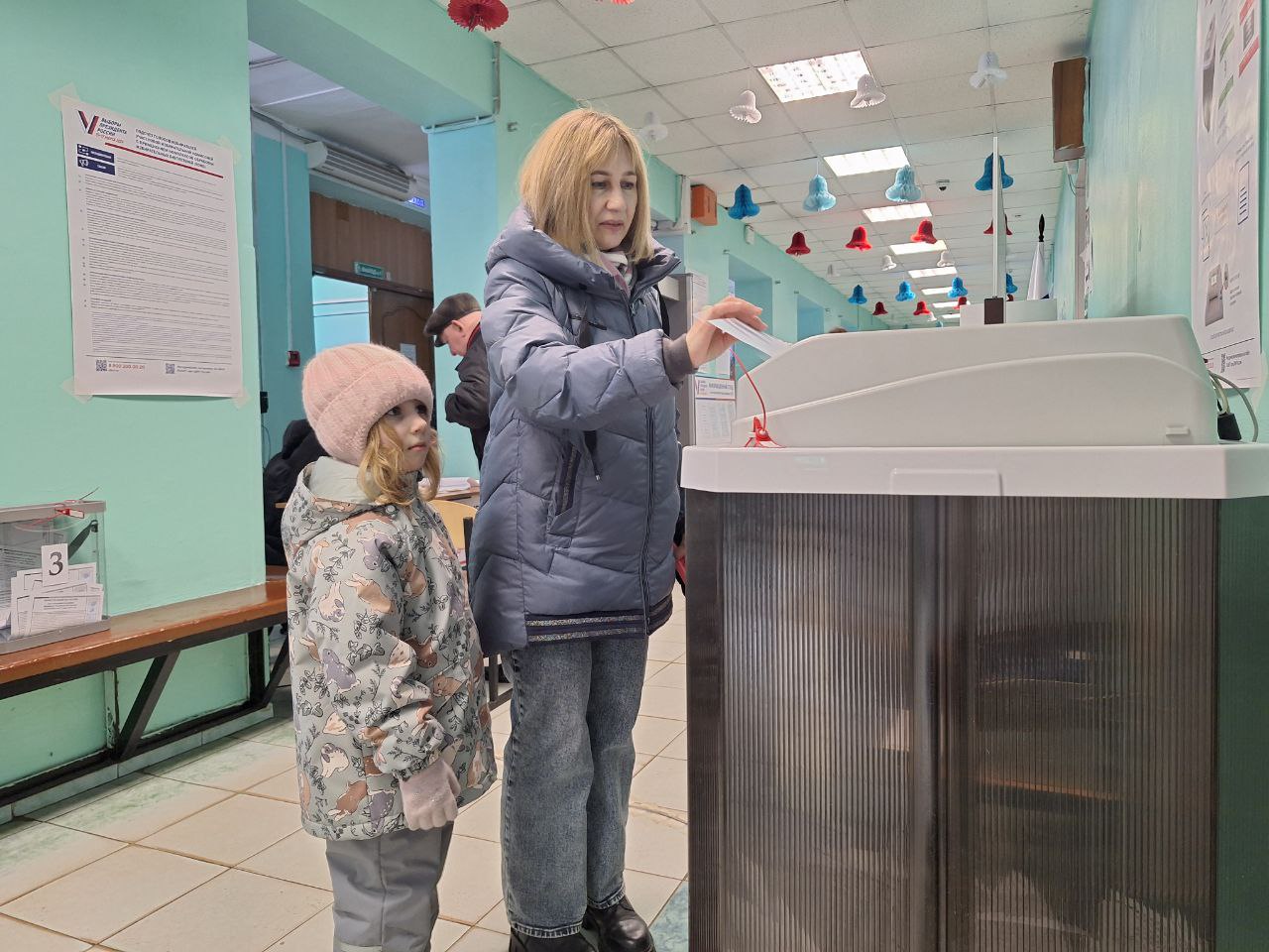 Семьи Жуковского г.о. продолжают посещать избирательные участки
