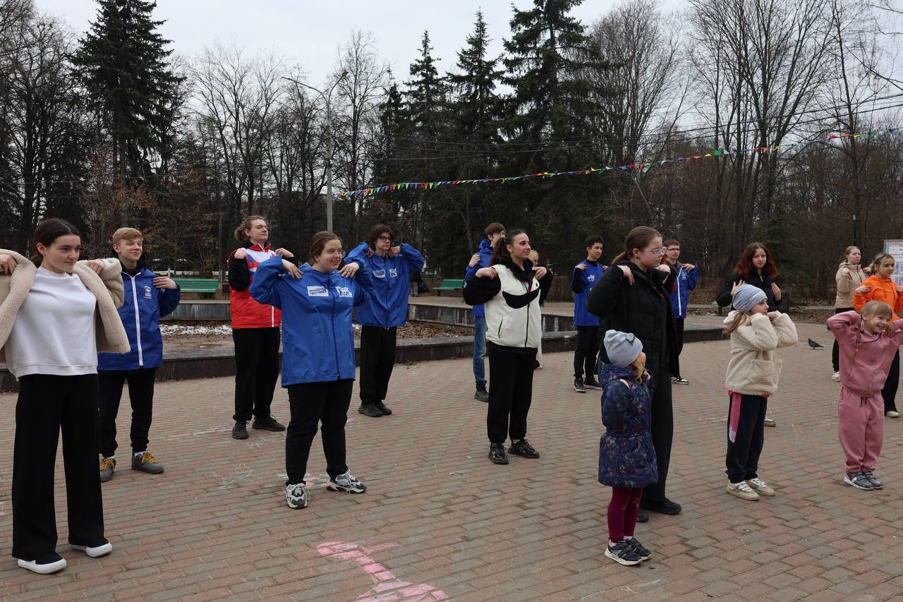 Жуковские активисты партии «Единая Россия» провели зарядку в честь Всемирного Дня здоровья в рамках партийного проекта «Здоровое будущее».