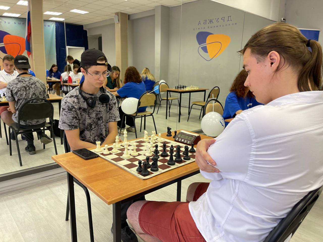 Сторонники партии «Единая Россия» организовали турниры по шахматам и игре в Го.