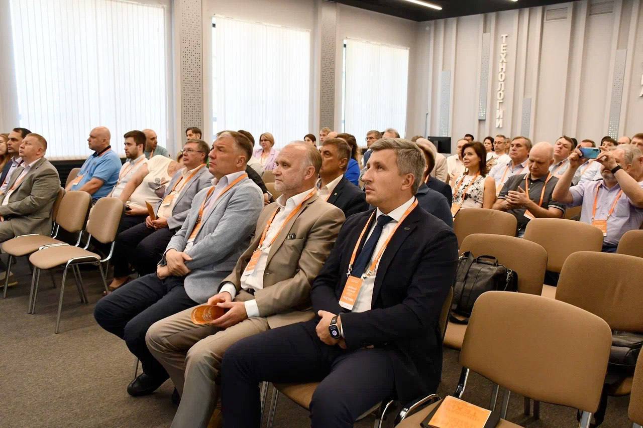 Жуковские партийцы посетили технологический форум «День резидента» в Технопарке ЦАГИ.